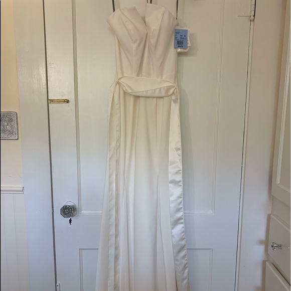 NEW Vera Wang Ivory Strapless David’s Bridal dress - Picture 3 of 8